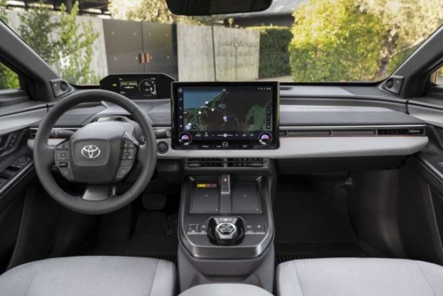 Новий Toyota C-HR 2027: скільки коштує електричний кросовер, запас ходу та характеристики кросовера