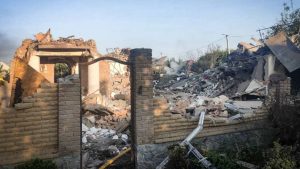 У Сумах російські КАБи влучили в цивільну інфраструктуру: загинули дві дівчинки та літня жінка. Дізнайтеся про наслідки нічної атаки.