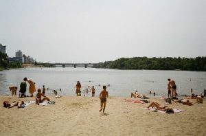 Погода в Україні 17 серпня: до +31°, мінлива хмарність та переважно без опадів. Дізнайтеся, де вдень прогнозують короткочасні дощі й грози.