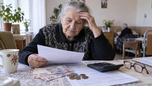 В Україні частині пенсіонерів можуть виплачувати лише 25% призначеної пенсії. Кого це стосується, які є винятки та коли виплати повертають повністю.