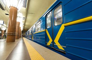 У Києві метро працюватиме за різними схемами під час жовтого і червоного рівнів загрози. Кличко пояснив обмеження для зеленої та червоної ліній.